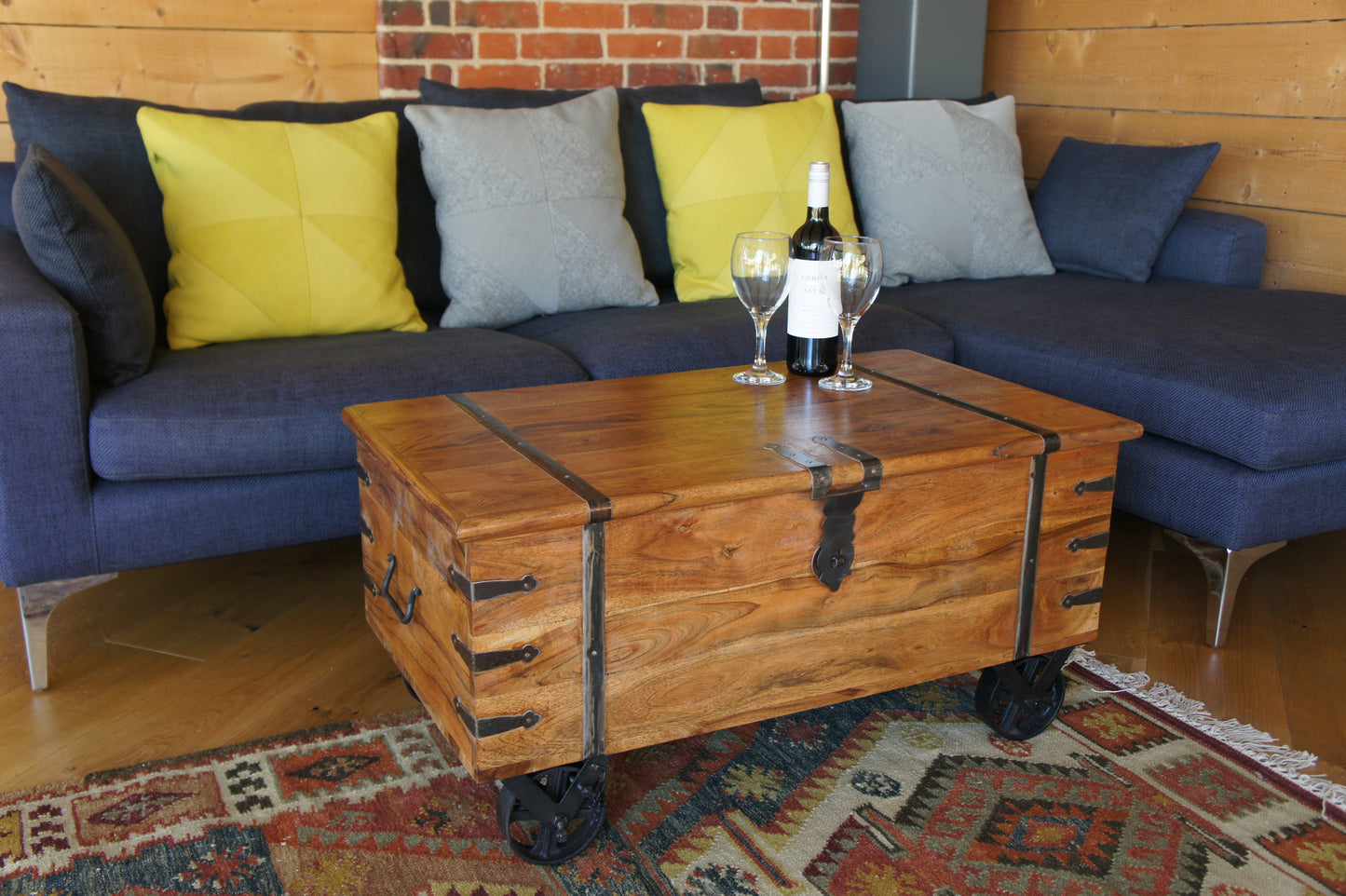 Thakat Acacia  Coffee Table Trunk On Wheels