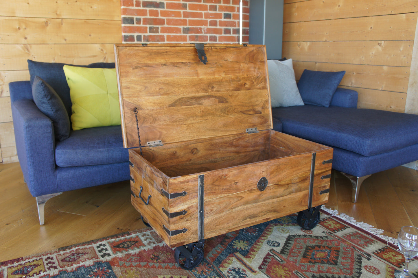 Thakat Acacia  Coffee Table Trunk On Wheels