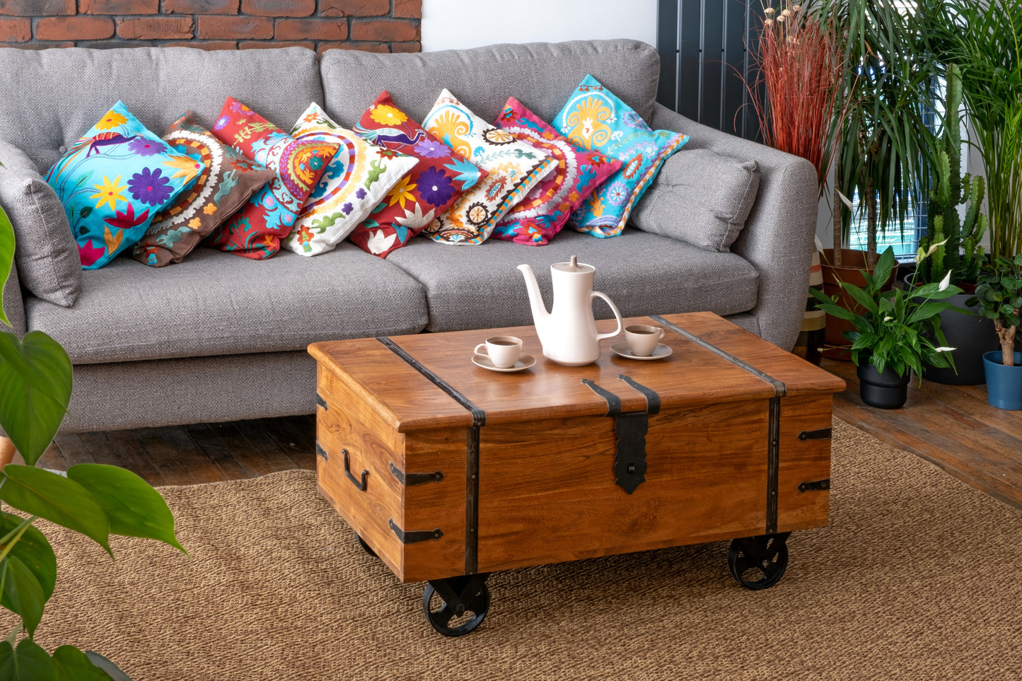 Thakat Acacia  Coffee Table Trunk On Wheels